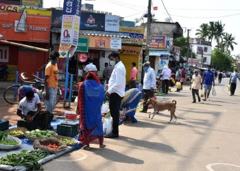 File photo of people buying vegetables in Bhubaneswar