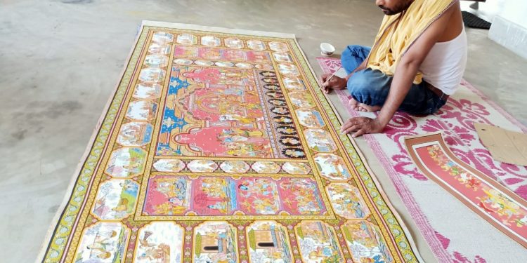 Bijaya Kumar Mohapatra making Pattachitra at his home