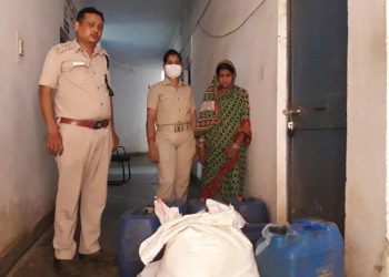 Police bust illegal liquor manufacturing unit in Khordha