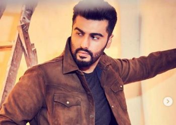 Arjun Kapoor pledges aid, support in fight against COVID-19