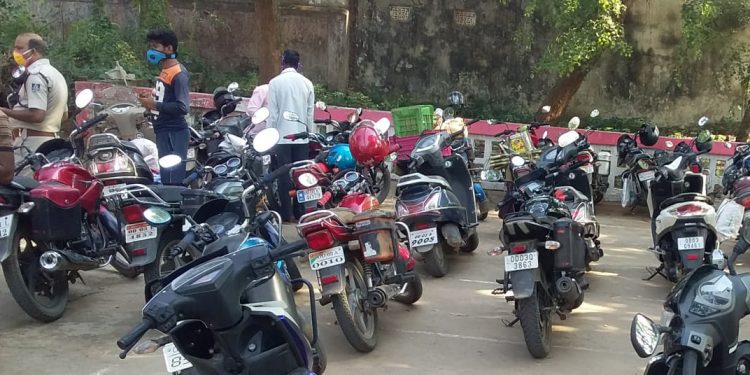 Police seize 30 bikes for violating lockdown norms in Bolangir