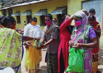 Good Sarmatians distribute mask, vegetables in Kesinga