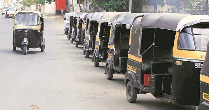 Man hangs autorickshaw