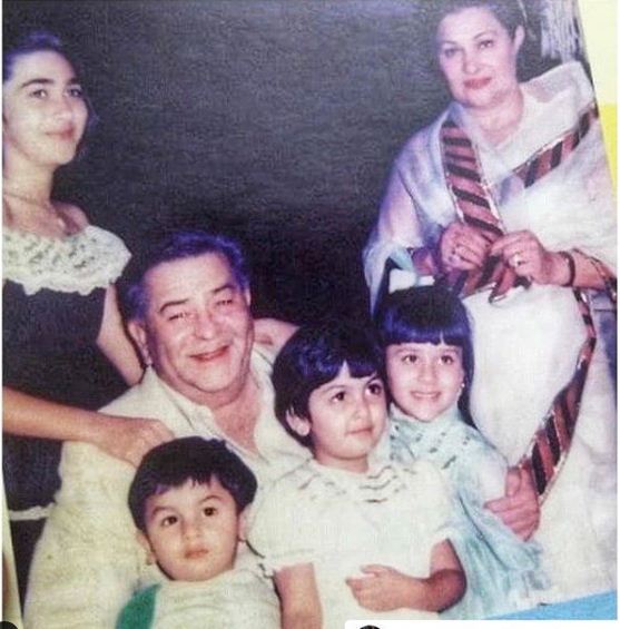 Kareena Kapoor Khan, Karisma Kapoor, Ranbir Kapoor, Riddhima Kapoor in rare pic with grandpa Raj Kapoor; see pic