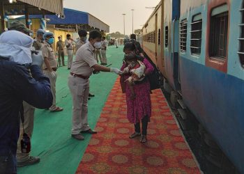 500 Kerala returnee migrant workers reach Ganjam