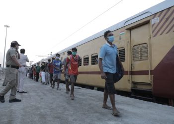 593 Odia migrant workers from Kerala reach Khordha Road station