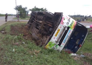 Bus overturns at NH-60, 40 migrant workers suffer injuries