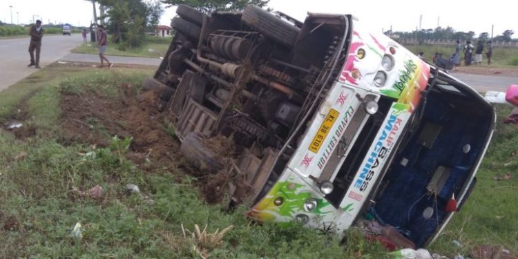 Bus overturns at NH-60, 40 migrant workers suffer injuries