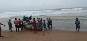 Cramped in small boat, 16 fishermen return Odisha from Andhra Pradesh