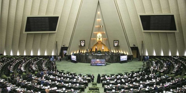 Iran's Parliament approves to reform currency by deleting 4 zeros