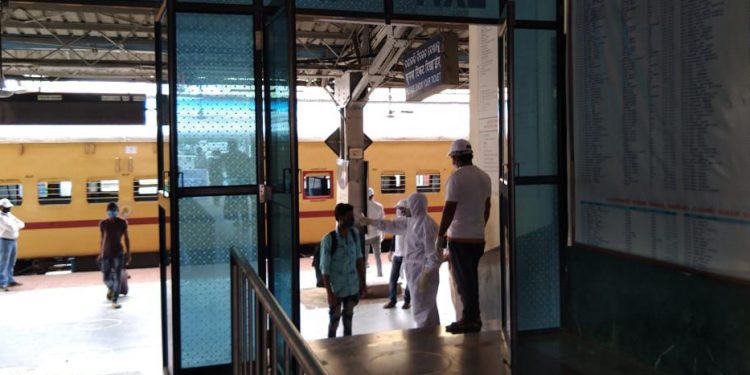 Migrant workers being screened upon their arrival at Khurda Road railway station