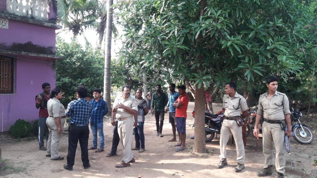Miscreants hurl bomb, injure three members of a family in Khurda