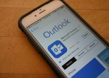 Microsoft Outlook app for iOS gets 'Ignore Conversation' feature
