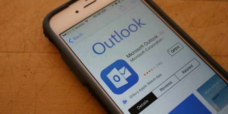 Microsoft Outlook app for iOS gets 'Ignore Conversation' feature