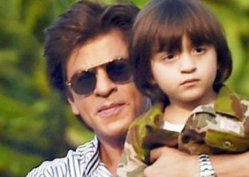 SRK celebrates son AbRam's b'day by narrating 'scary' stories to him; watch video