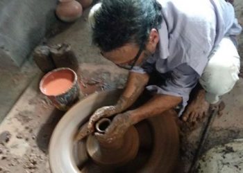 Actor Jackie Shroff turns a potter; shares pic