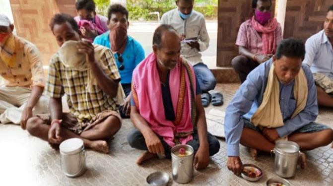 Bargarh farmers protest over unsold paddy eat Pakhala