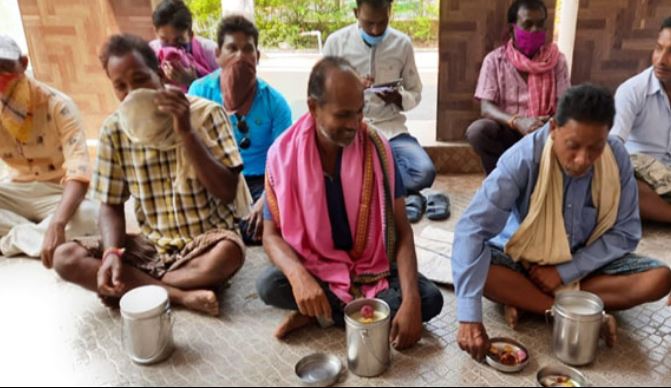 Bargarh farmers protest over unsold paddy eat Pakhala