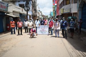 Beating shutdown blues, Cuttack locals join hands to carry out sanitation drive 
