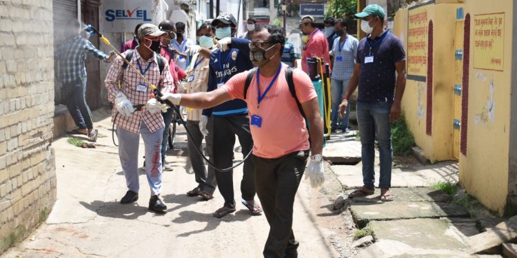 Beating shutdown blues, Cuttack locals join hands to carry out sanitation drive