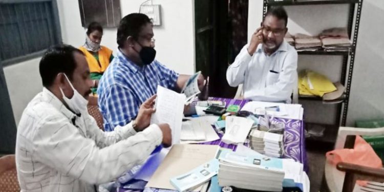 Divisional forest officer and range officer caught for taking bribe in Bolangir
