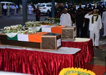 Ganeshi Lal and Naveen Patnaik offer floral tributed to Odia martyrs at BPIA