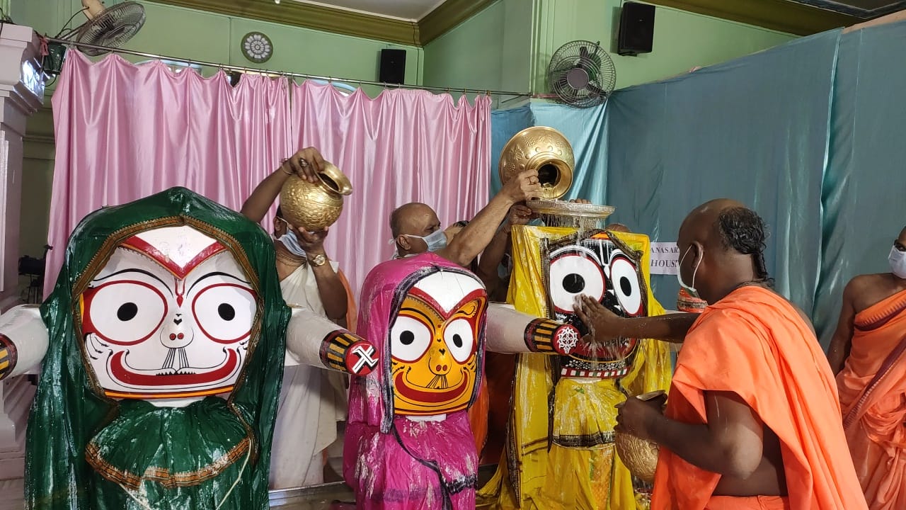 Grand Road empty as devotees witness ‘Snana Yatra’ through live telecast, ‘Mudirasta’ performs ‘Chherapahara’