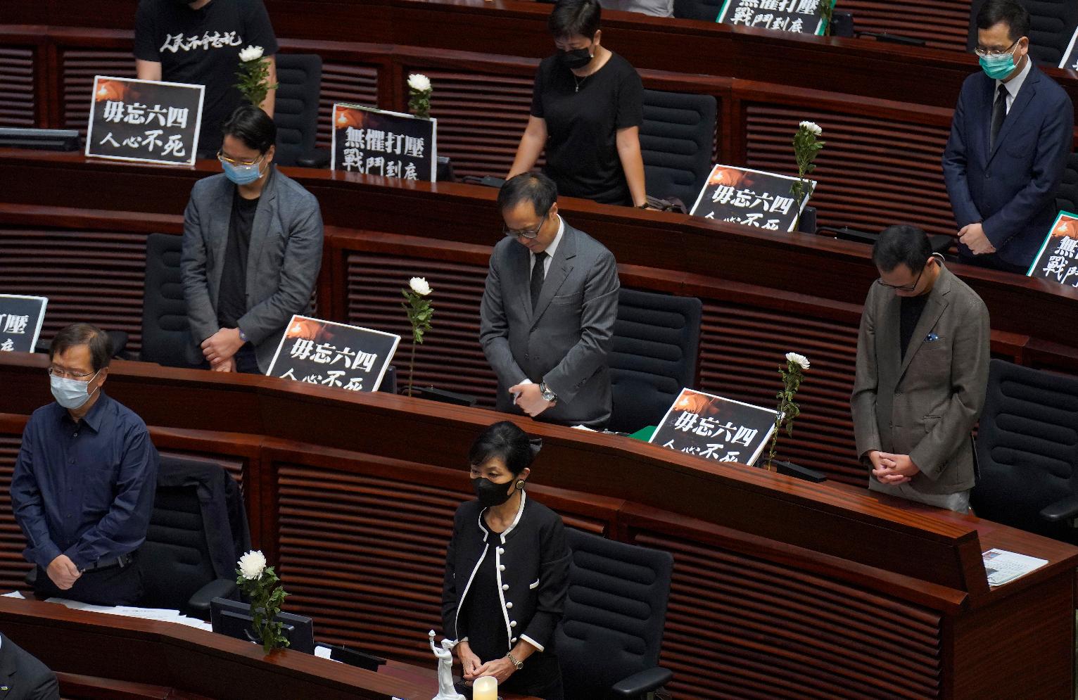 Hong Kong Legislature. Оскорбление китая