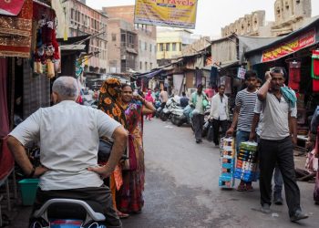 Markets in Agra open but customers remain absent