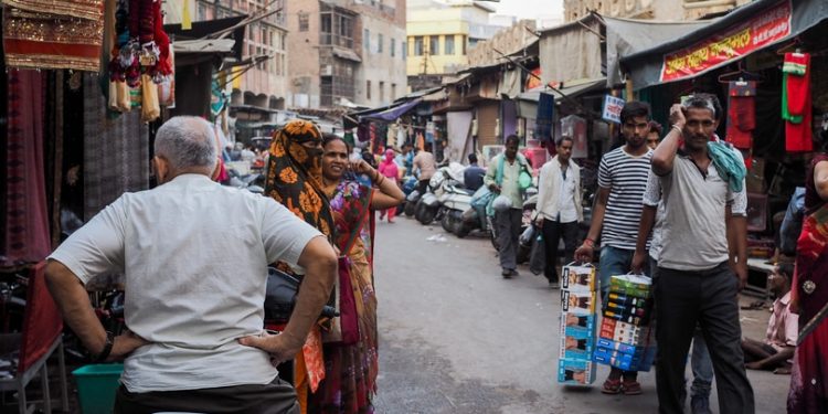 Markets in Agra open but customers remain absent