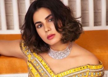 Actress Kirti Kulhari reaches 1 million followers on Instagarm