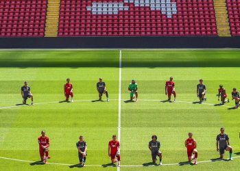 Liverpool players' knee in gesture