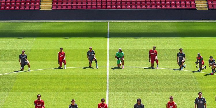 Liverpool players' knee in gesture