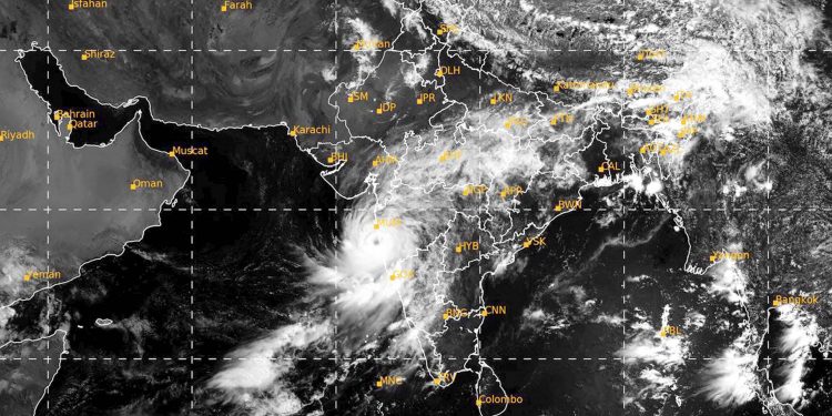 IMAGE POSTED BY @Indiametdept ON TUESDAY, JUNE 3, 2020** Mumbai: In this satellite image taken on 10:30 IST shows Intense Convective cloud along the Konkan Coast due to Cyclone Nisarga.