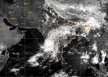 IMAGE POSTED BY @Indiametdept ON TUESDAY, JUNE 3, 2020** Mumbai: In this satellite image taken on 10:30 IST shows Intense Convective cloud along the Konkan Coast due to Cyclone Nisarga.