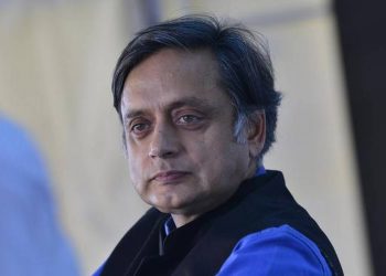 Shashi Tharoor pens poem on Kejriwal's sitting posture during meeting with PM