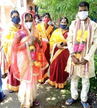 Star-crossed lovers get married at temporary medical centre in Bolangir