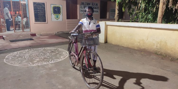 This West Bengal man has cycled all the way to Angul to eke out a living Read on to find details