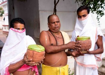 ‘Phuluri tela’ treatment of Puri Trinity begins