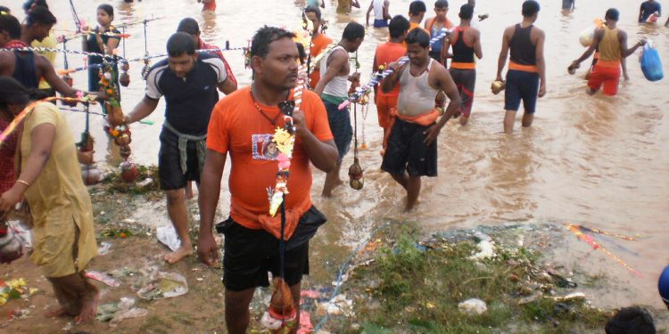 File photo of devotees collecting holy water from Mahanadi’s Gadagadia ghat