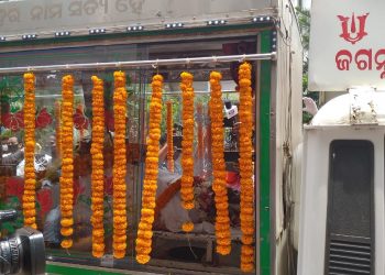 Body of veteran actor Bijay Mohanty arrives at his residence