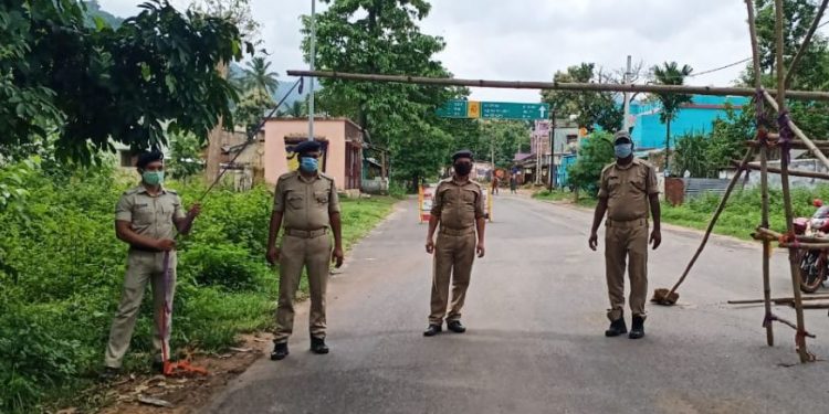 Ganjam police laud 12 frontline coronavirus warriors for joining duty immediately after recovery
