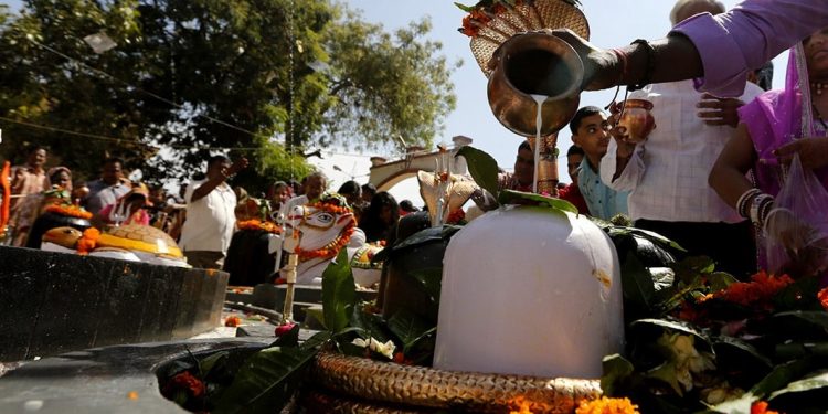 Never offer these 5 things to Lord Shiva this month of Shraavana