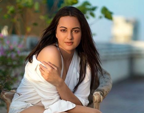 Did you know Sonakshi Sinha has a huge mask collection; watch