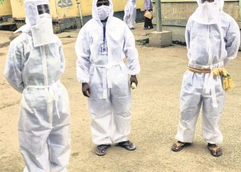 CMC staff deputed in Cuttack’s containment zones work sans gloves, shoes; residents outrage