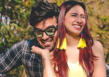 Mahira Sharma and Paras Chhabra try to give 'Bigg Boss' feel to their new music video