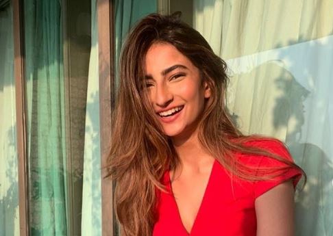 Shweta Tiwari's daughter Palak to make her debut with 'Rosie: The Saffron Chapter'