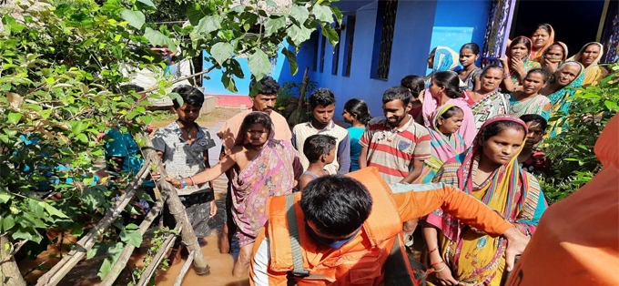 NDRF turns out godsend for these flood-trapped siblings, pregnant woman in Bhadrak