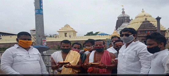 Puri district’s BJP unit offers prayer at Jagannath Temple for Home Minister Amit Shah’s speedy recovery