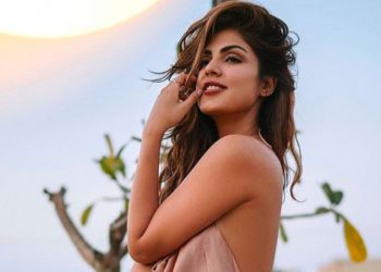 Rhea Chakraborty captured snapping at paparazzi